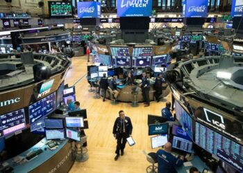 Wall Street Hits Fresh One-Month Lows on Rate Hike Worries